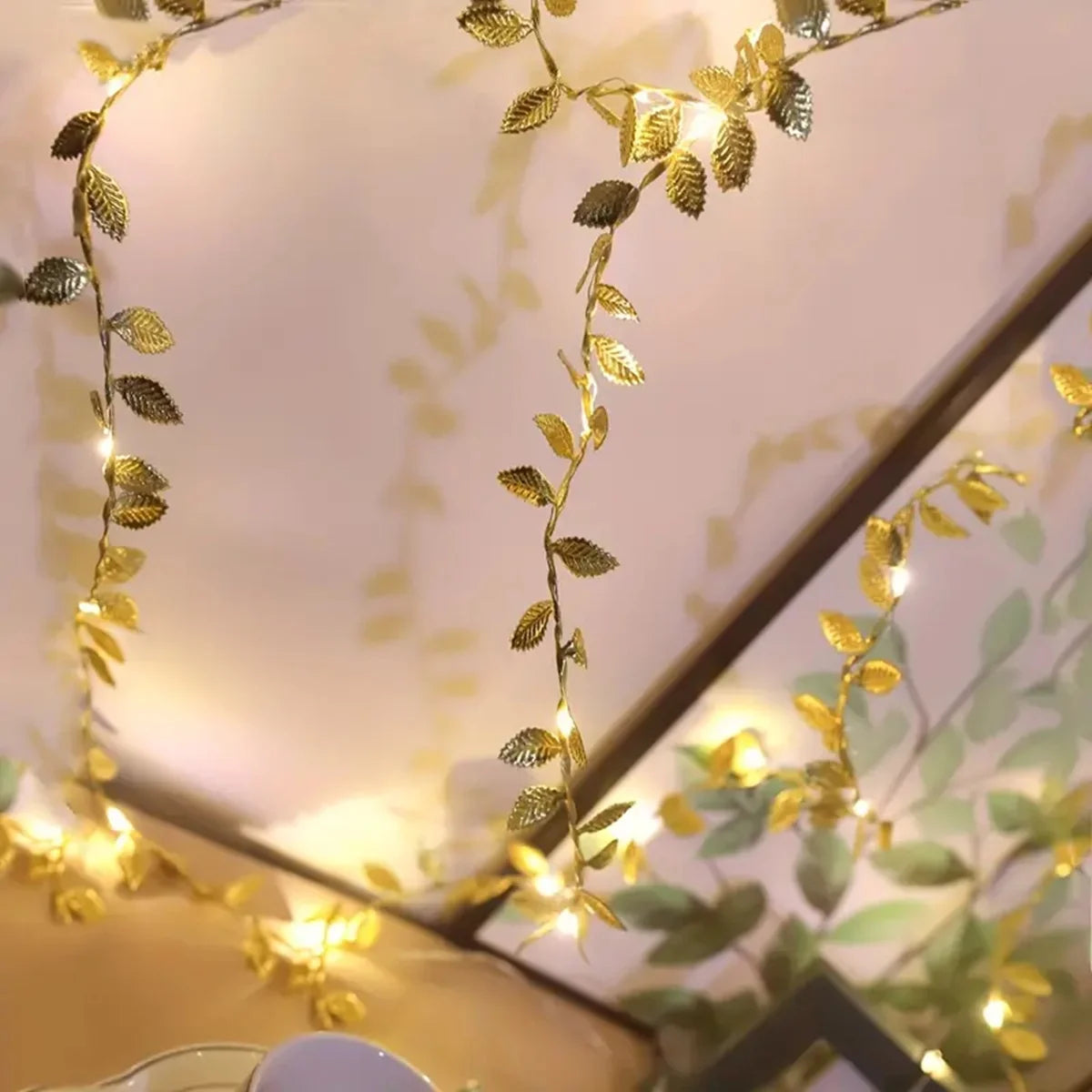 1PC 2M 20LED Golden Tiny Leaves Fairy Light Battery Powerd Led Copper Wire String Lights For Home Wedding Party Festival Decor