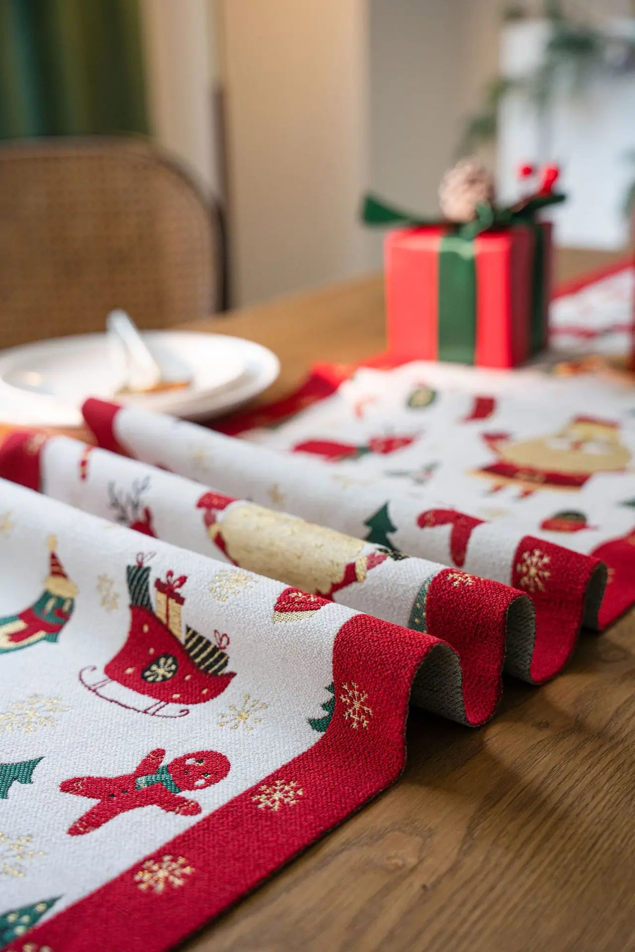 Christmas Jacquard Table Runner with Tassel Santa Claus Table Cover For Home Festival Party Table Decoration TV Cabinet Cover