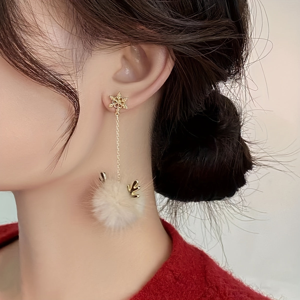 2pcs Christmas Snowflake and Reindeer Element Earrings - Autumn and Winter Fashion Stud Earrings, Hypoallergenic Earrings, Perfect Gifts for Christmas and New Year